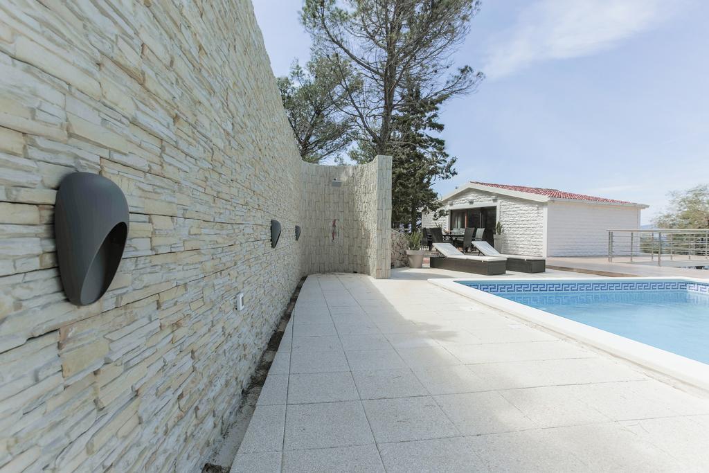 Villa Mendes Zastražišće Exterior foto